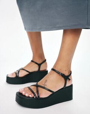 Reformation Zolanda Platform Sandal in Black size 9